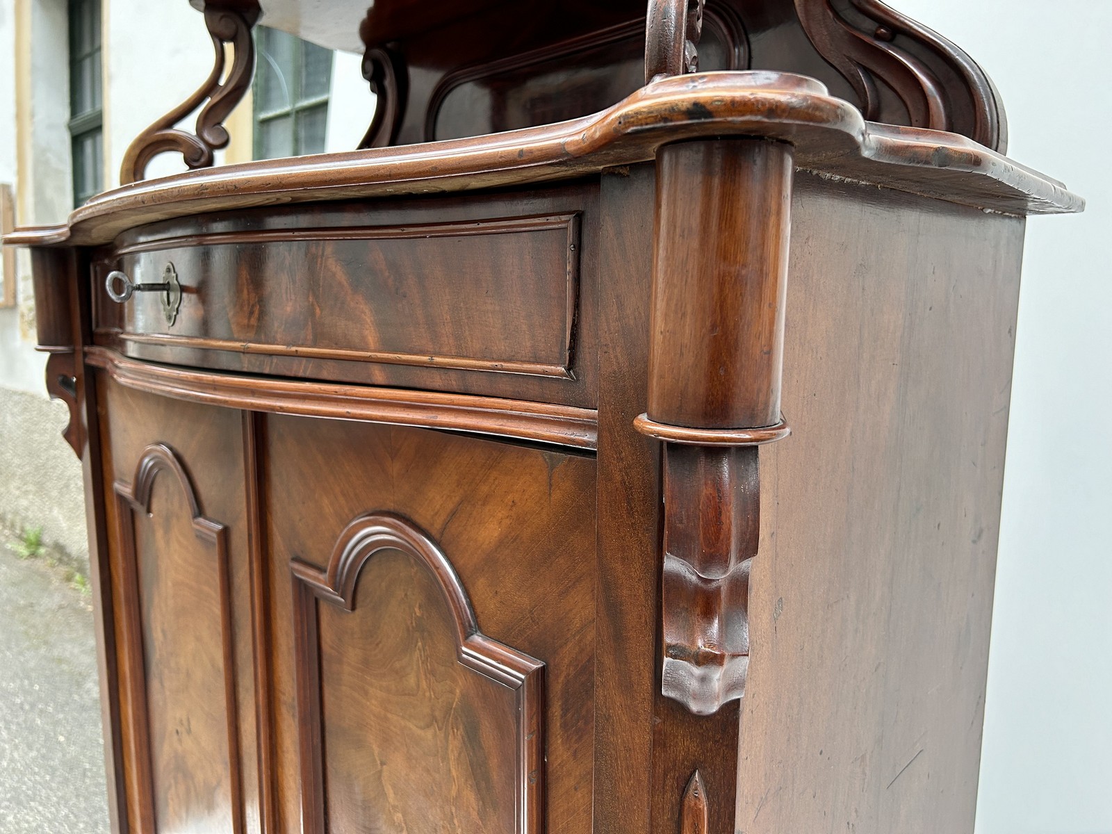 Antiker Schrank Halbschrank Antiquität altdeutsch Nussholzfurnier