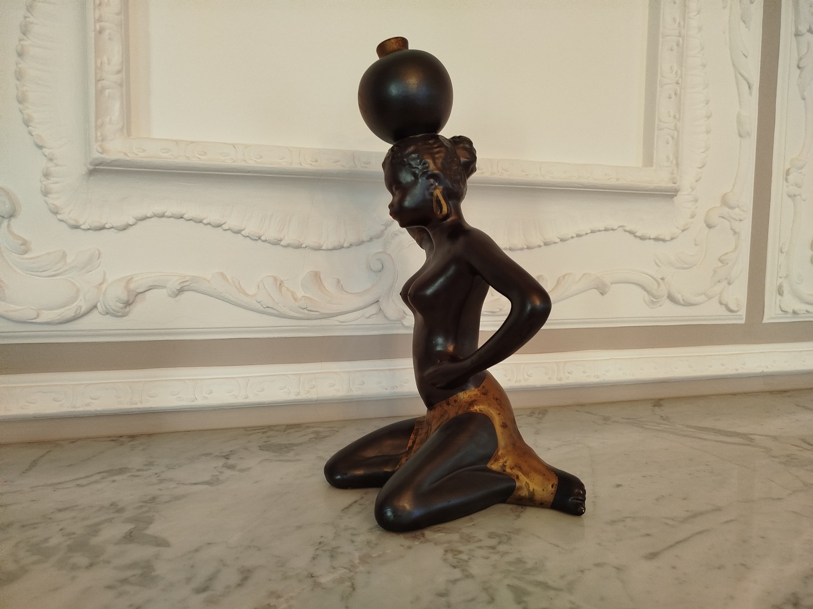 Vintage Keramik Skulptur Afrikanerin mit Wasserkrug original um 1960