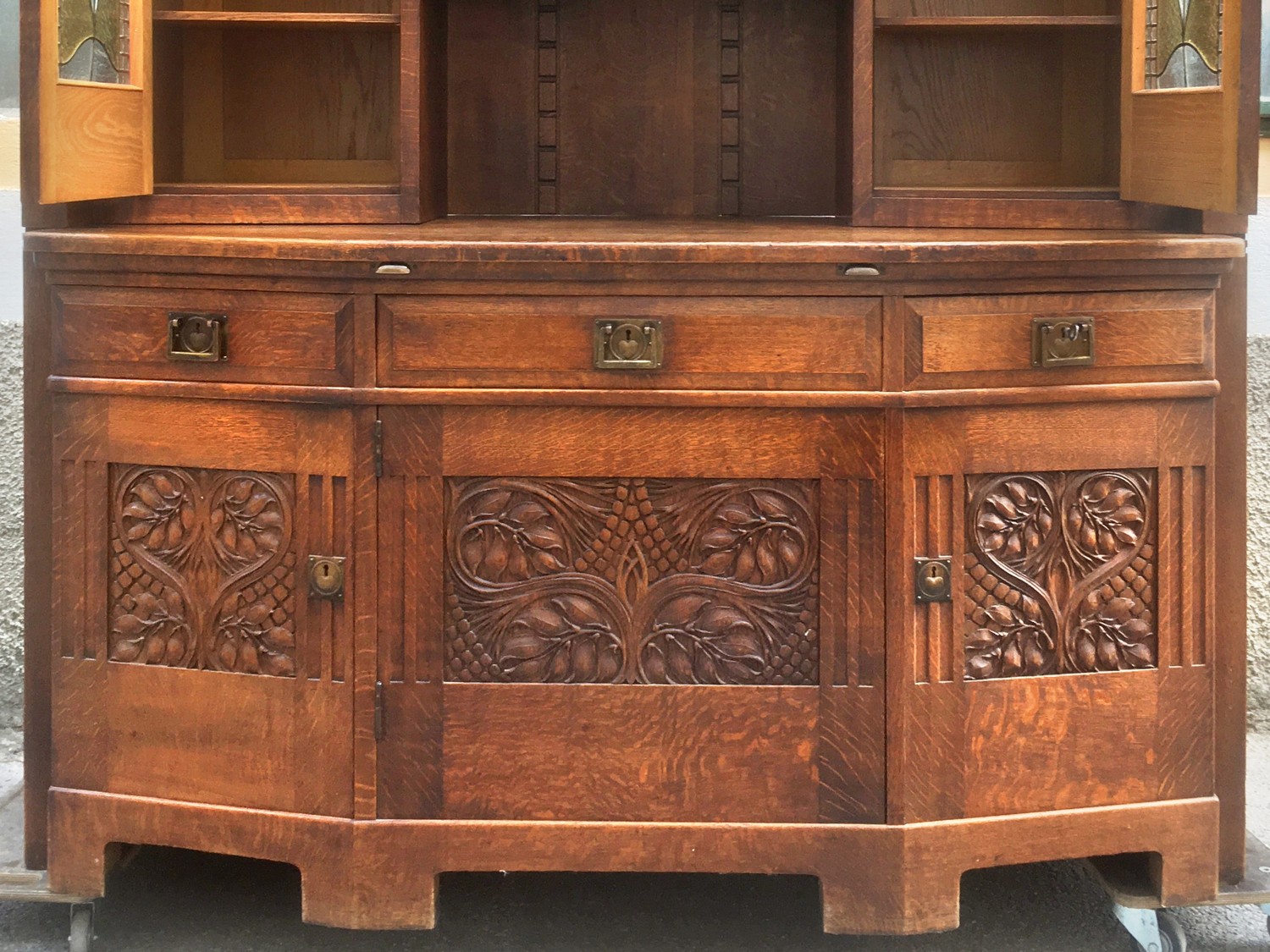 Kredenz August Ungethüm Jugendstil antik Kolo Moser Blätter Herzen Buffetschrank Schrank Buffet
