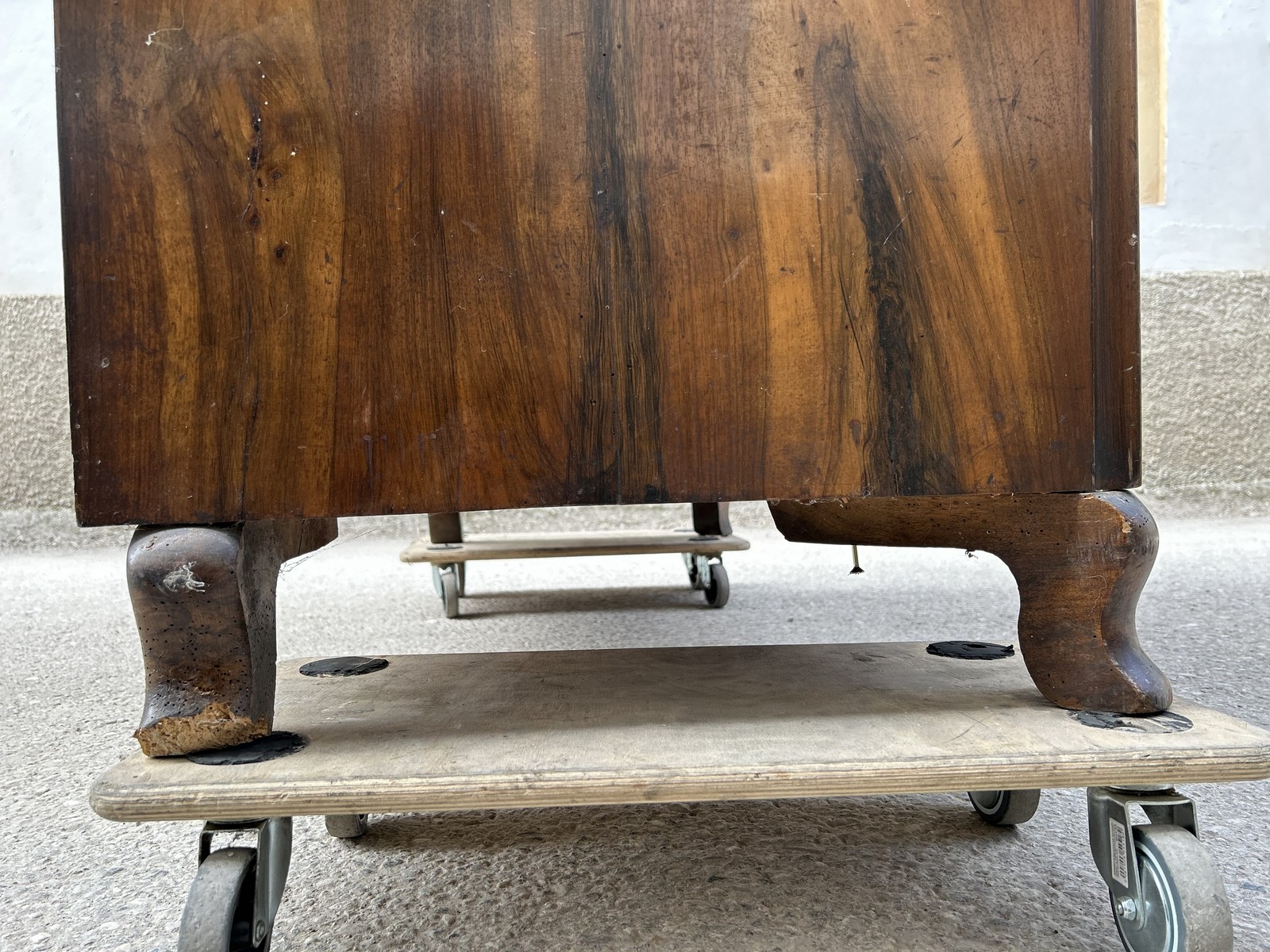 antiker Schrank