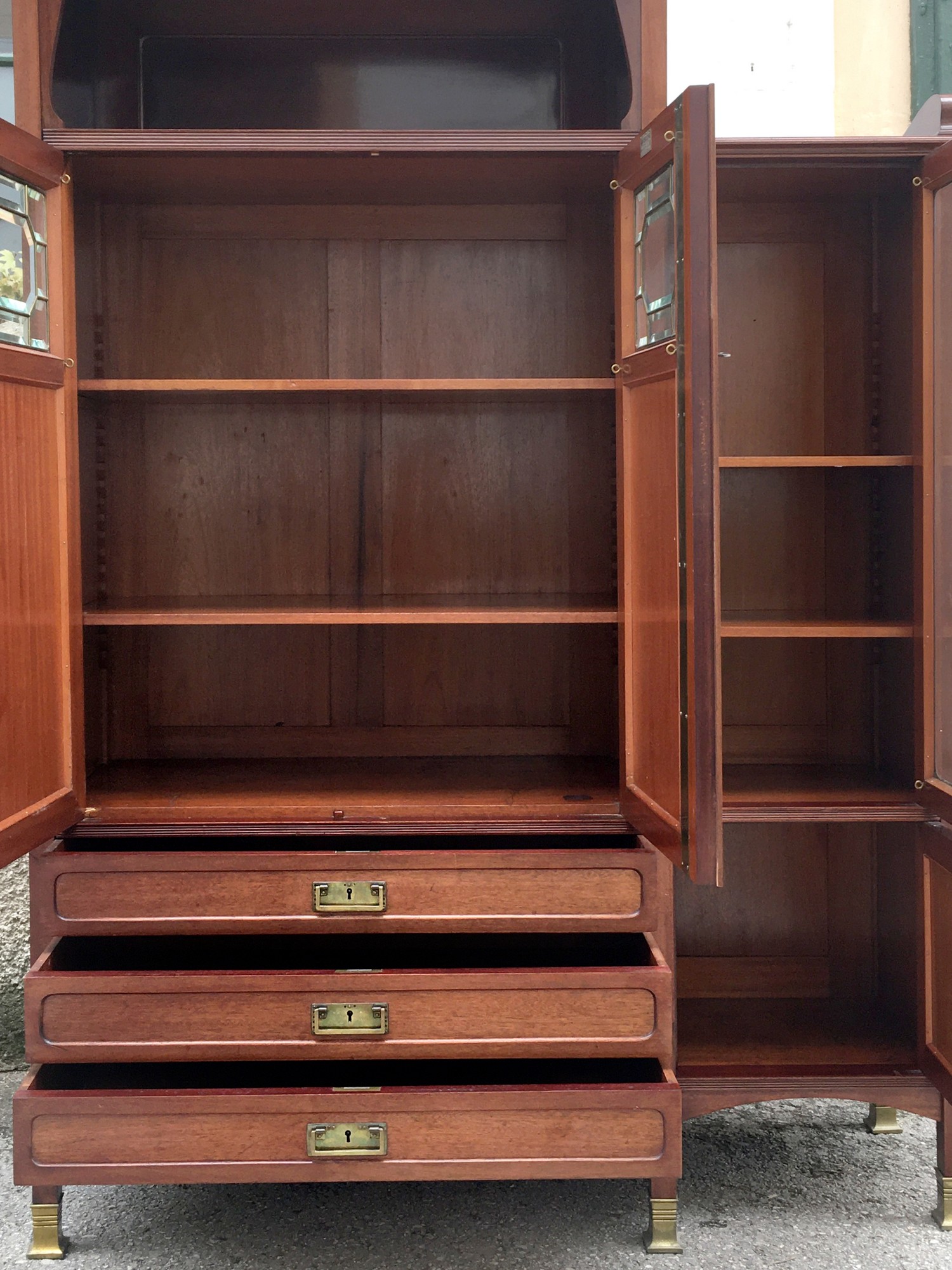 Vitrinenschrank antik Bücherschrank Vitrine Schrank Jugendstil Richard Ludwig Blumengirlanden