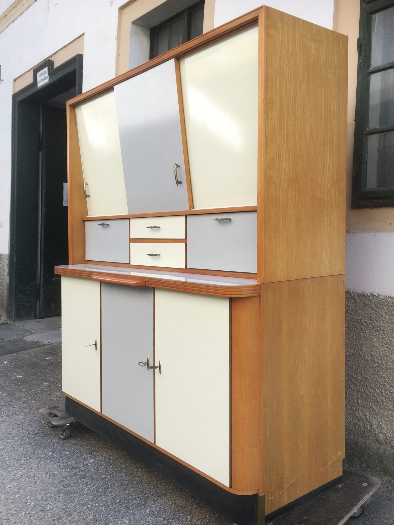 Küchenschrank creme 50er- 60er-Jahre Schrank Vintage Pastell Omas Küchenbuffet Kredenz Schütten Retro