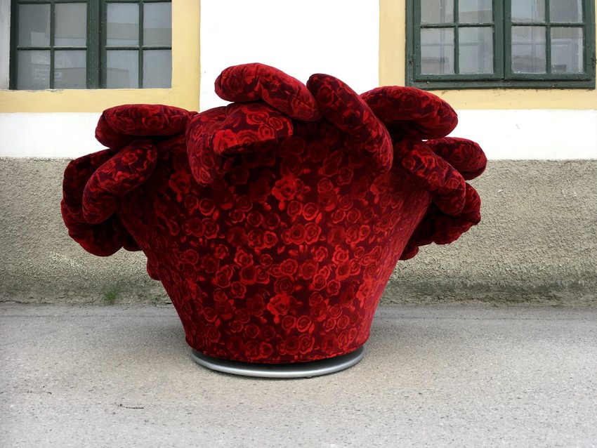 Bretz Rosy Stuhl Rosenstoff rot Sofastulh Sessel Rosen