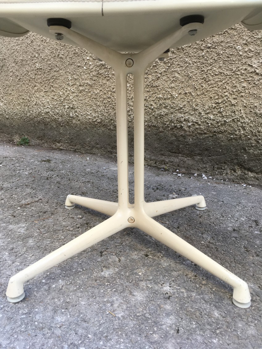 Eames La Fonda