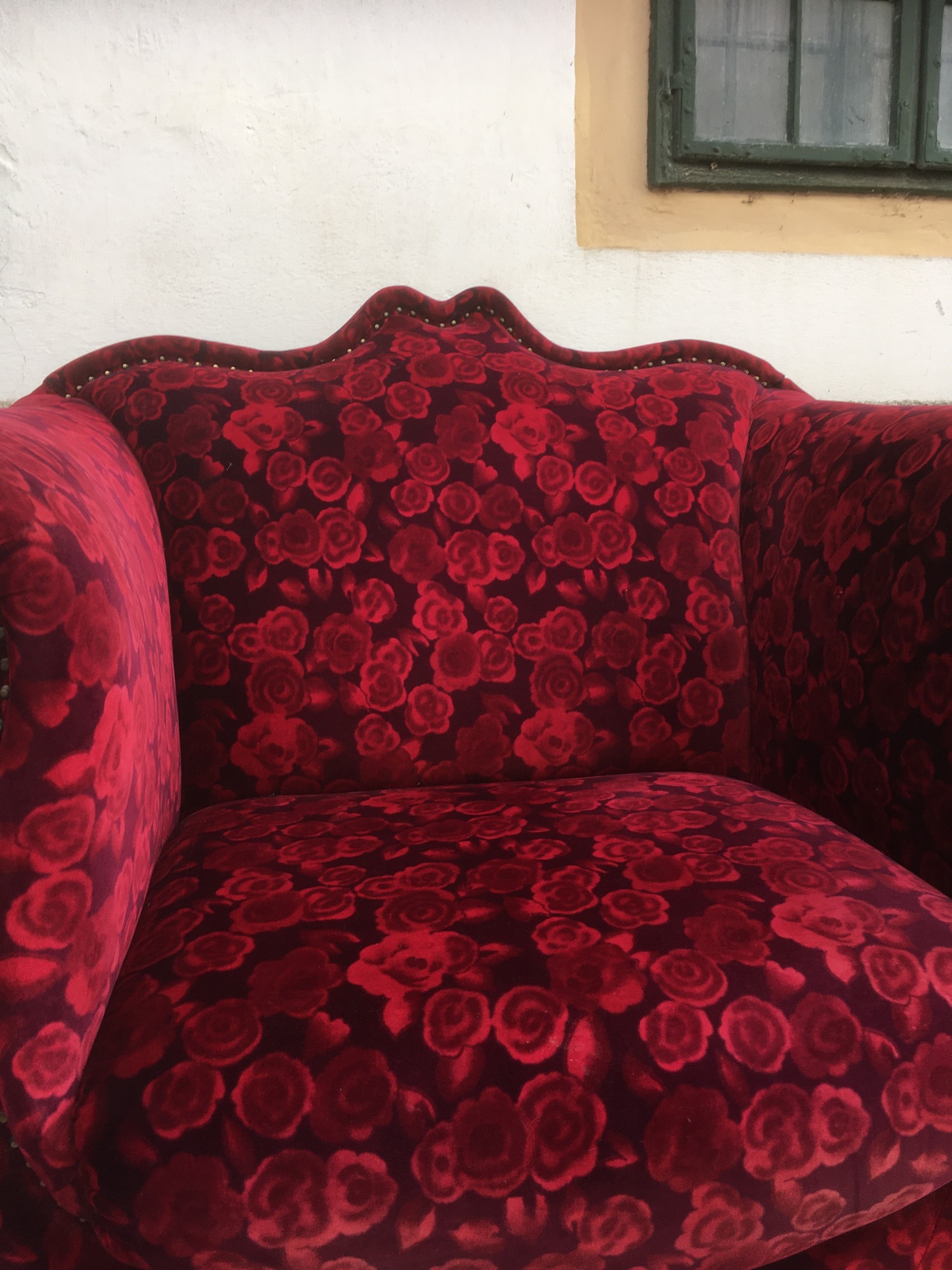 BRETZ Sofastuhl Emily rot Rosenstoff Designklassiker