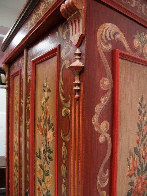 antiker Bauernschrank bemalt