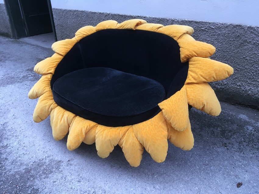 Bretz Sofa Sunny Sonnenblume gelb schwarz Federfüße Ufo Pool