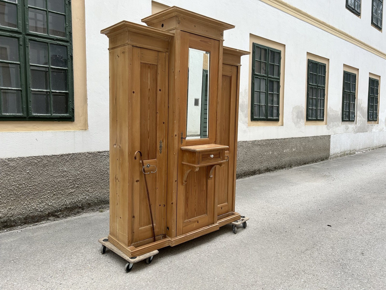 Antiquität Bauernschrank antike Garderobeschrank Vollholz Möbel