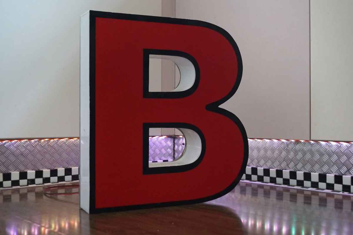 Wandlampe Vintage Leuchtbuchstabe Tischlampe Design groß