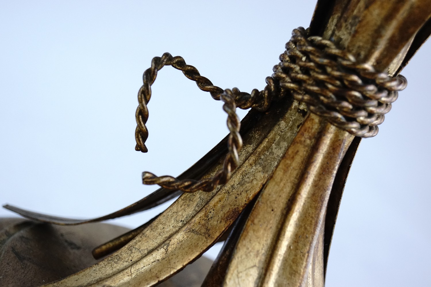 Kronleuchter Stehlampe vergoldet Metall Blätter Holz Vintage