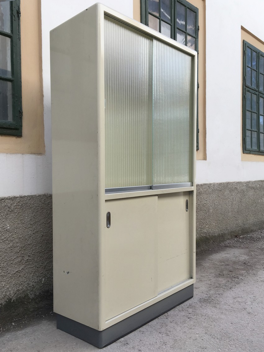 Metallschrank Arzt 