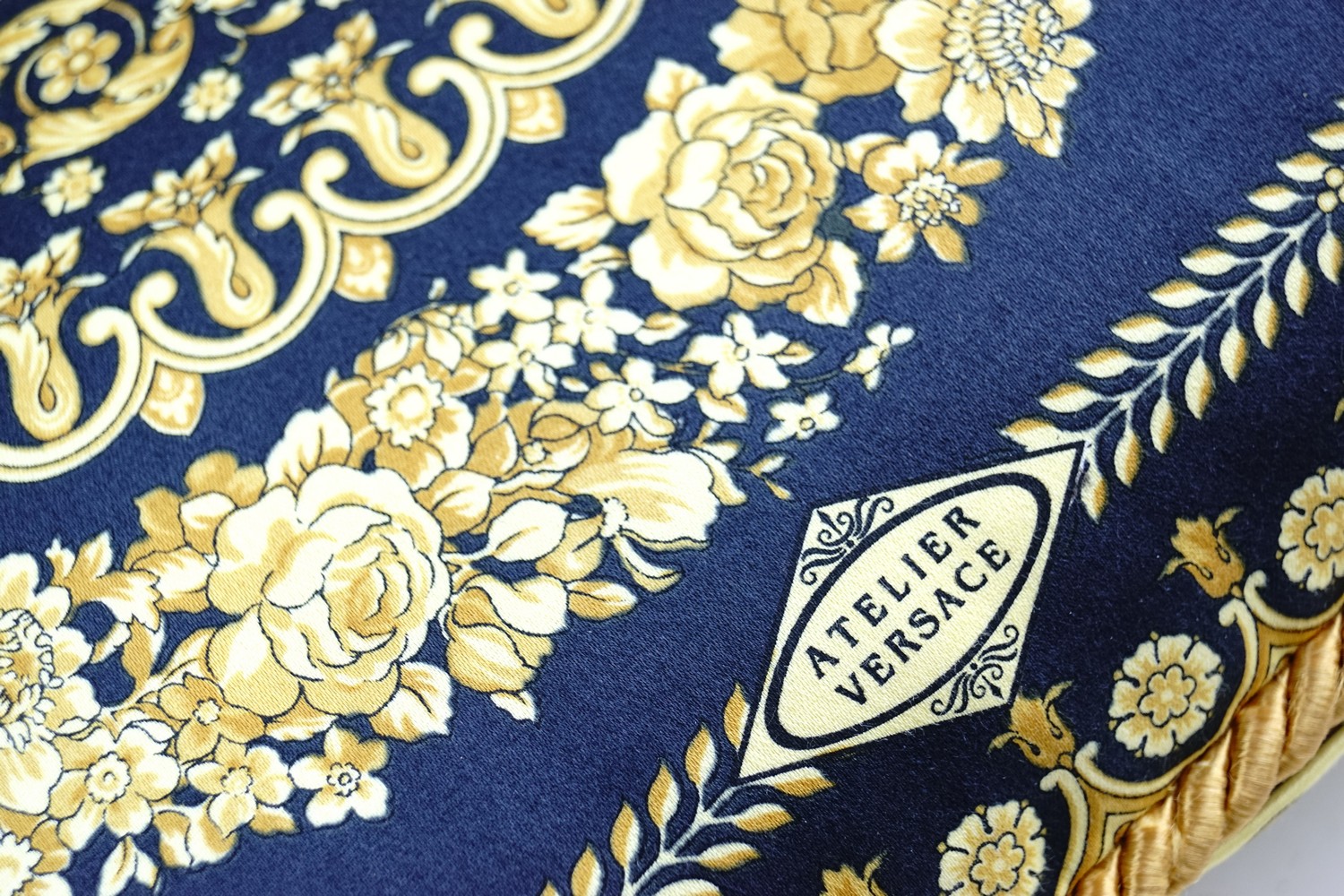 Versace Kissen gold-weiß Design * I ♡ BAROQUE Medusa blau Design für's Sofa