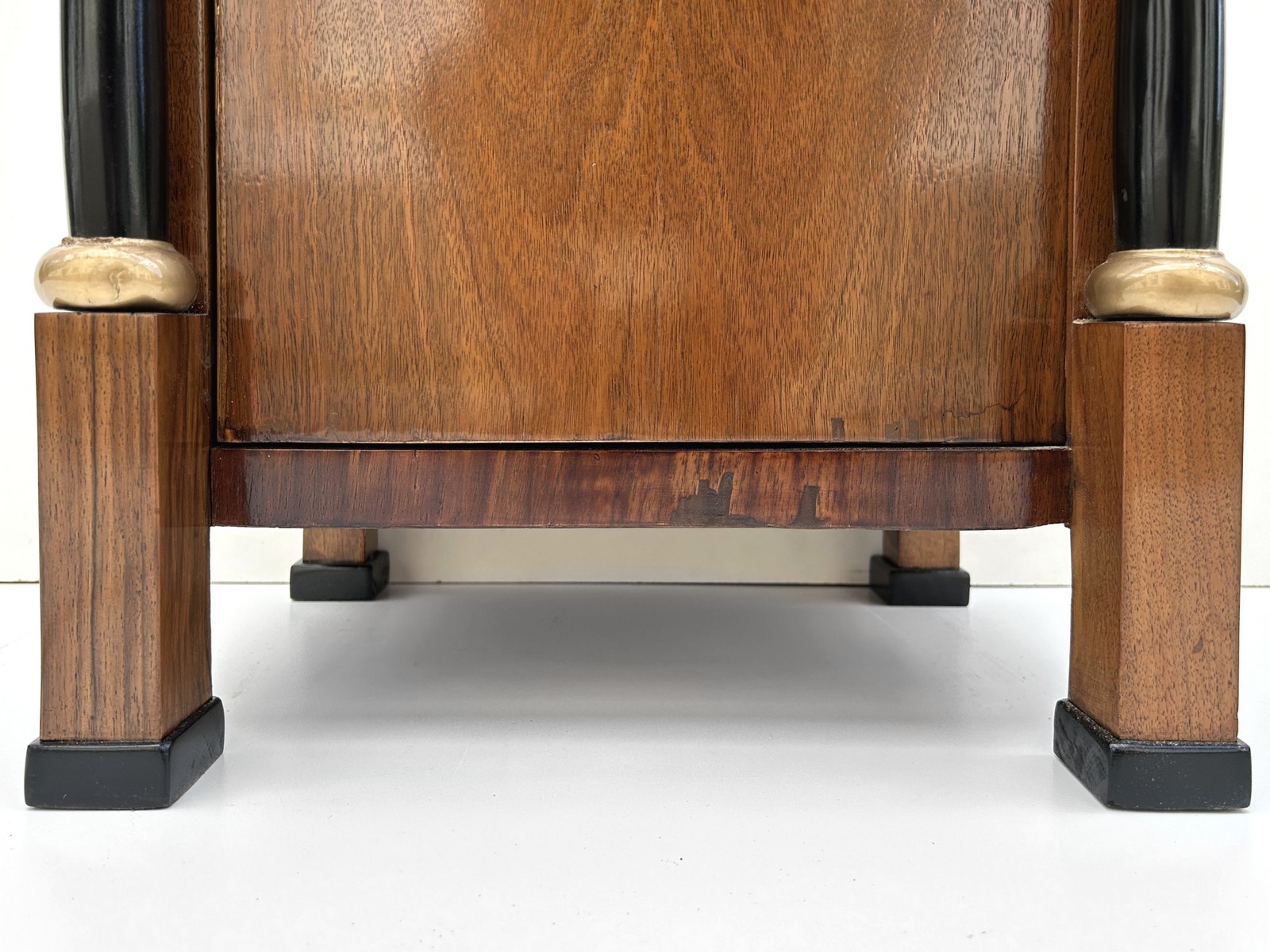 Kleine Biedermeier Kommode Nachtschrank Nuss antik restauriert