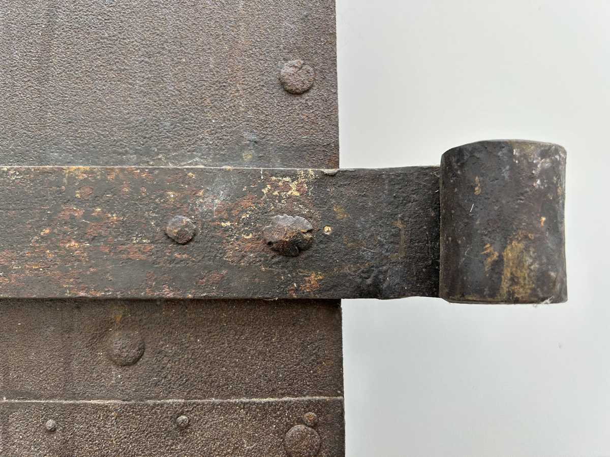 Schmiedeeisentür antik