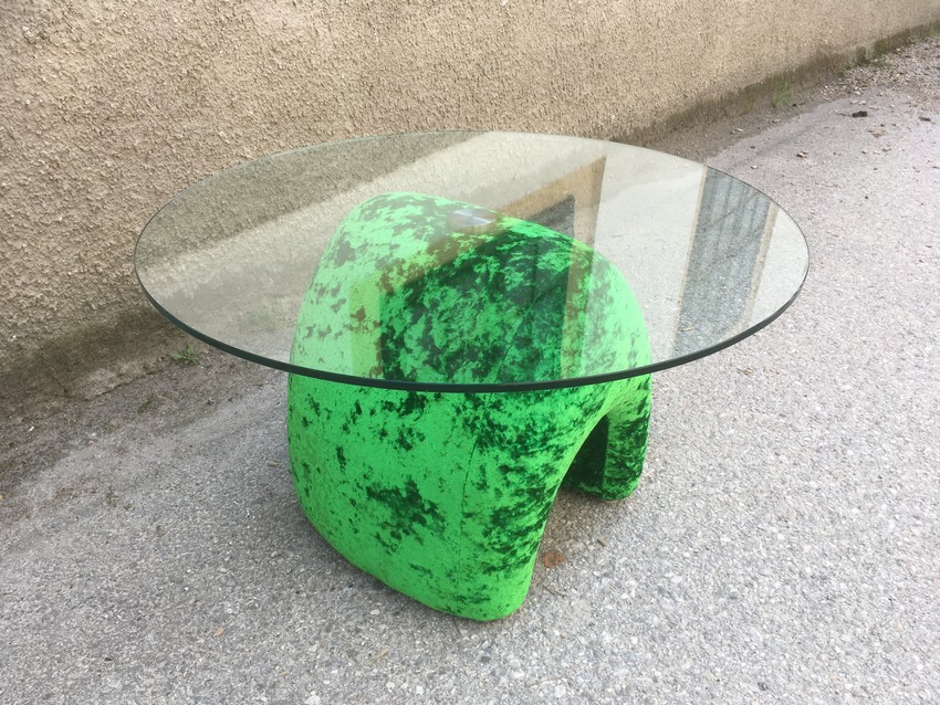 BRETZ Cultsofa Couchtisch Mumba schillernd grün