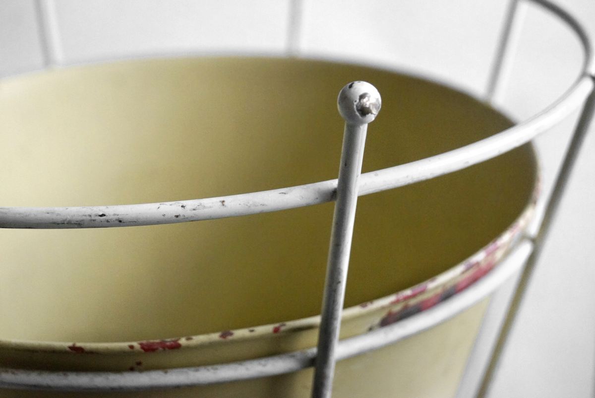 Retro Tütenschirmständer in Gelb 60er-Jahre Original Vintage Spaceage Design