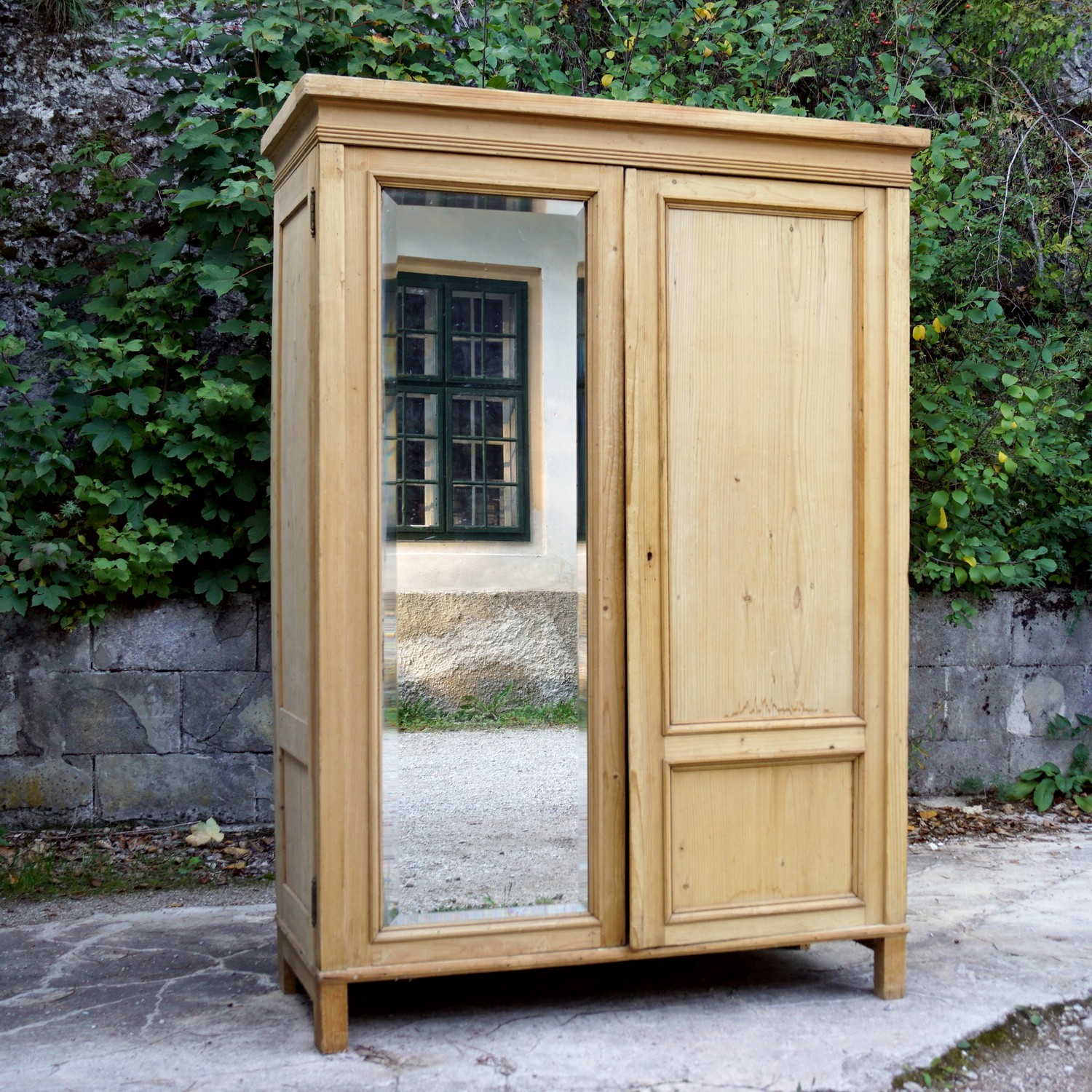 Garderobeschrank Weichholz antik