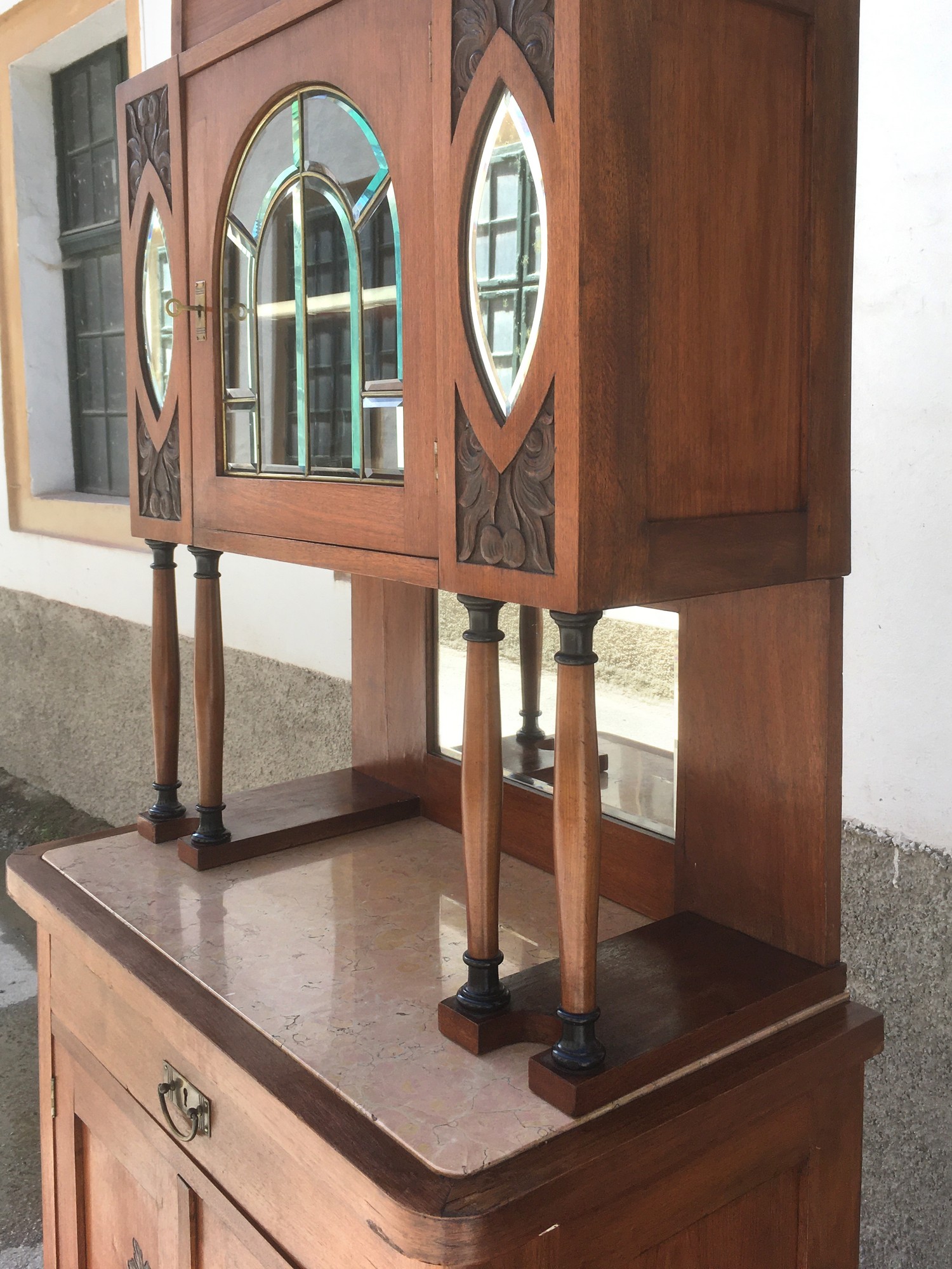 Jugendstil Schrank ArtNouveau secessionistisch Kredenz Vitrine antik Kirschen beschnitztJugendstil