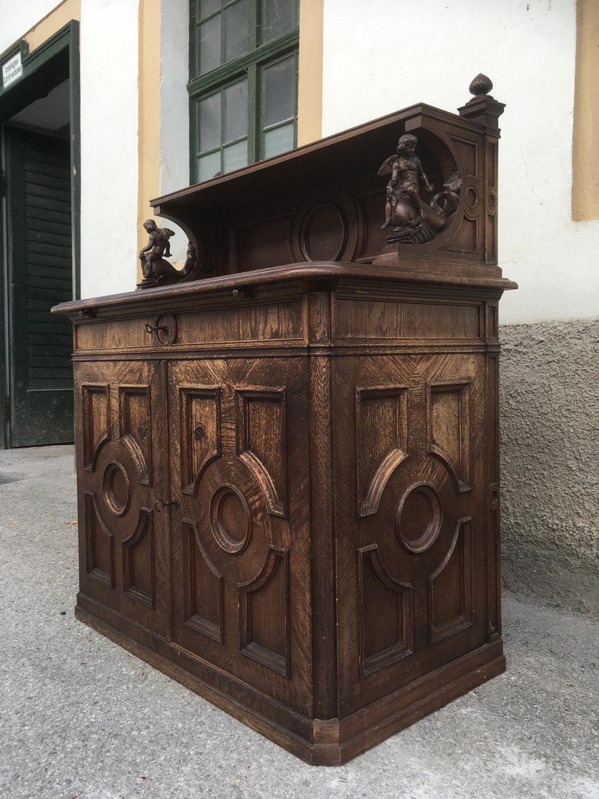 Kommode antik Schnitzwerk Engel Renaissance Barock Schrank