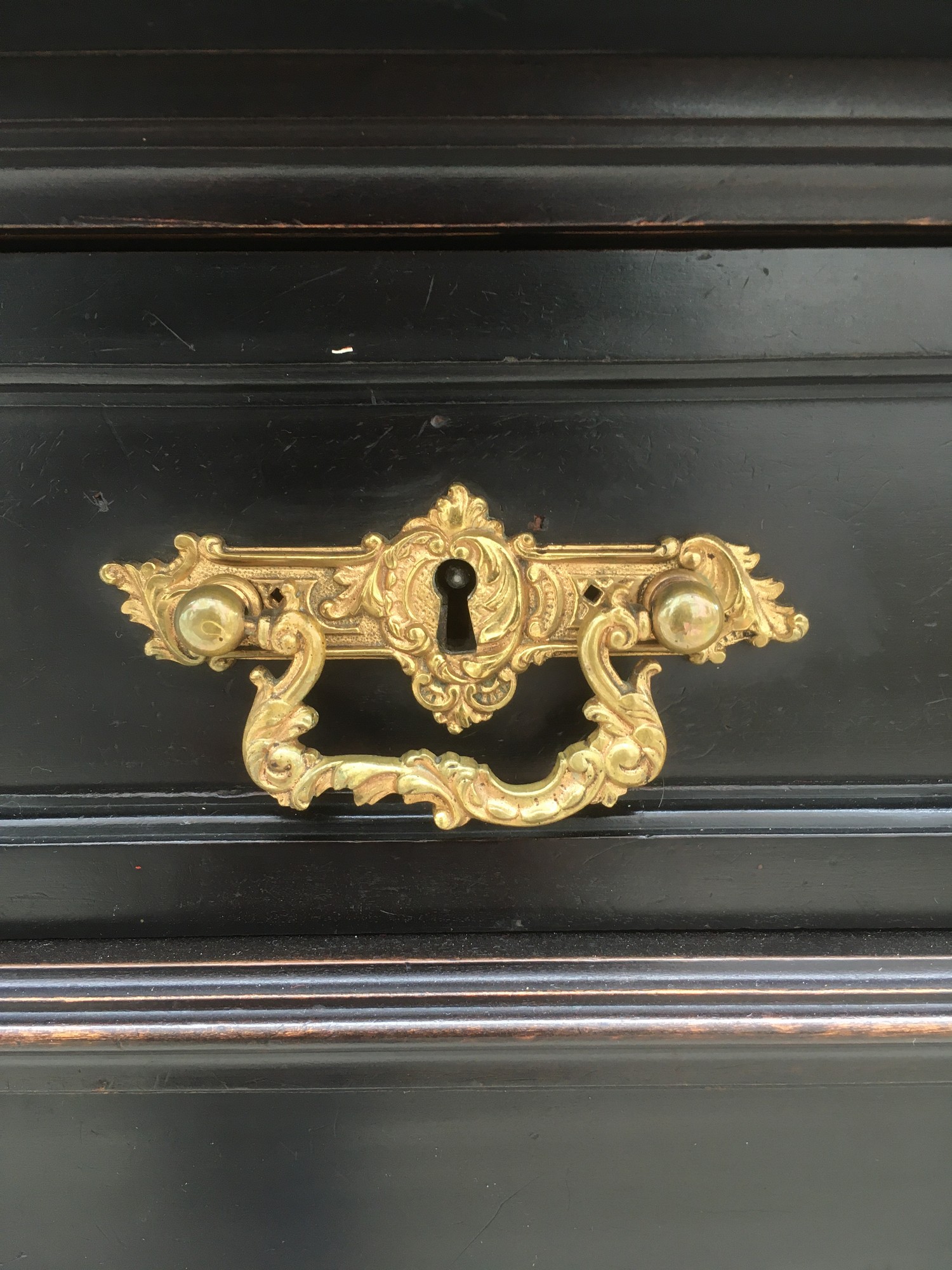 Halbschrank Schnitzwerk