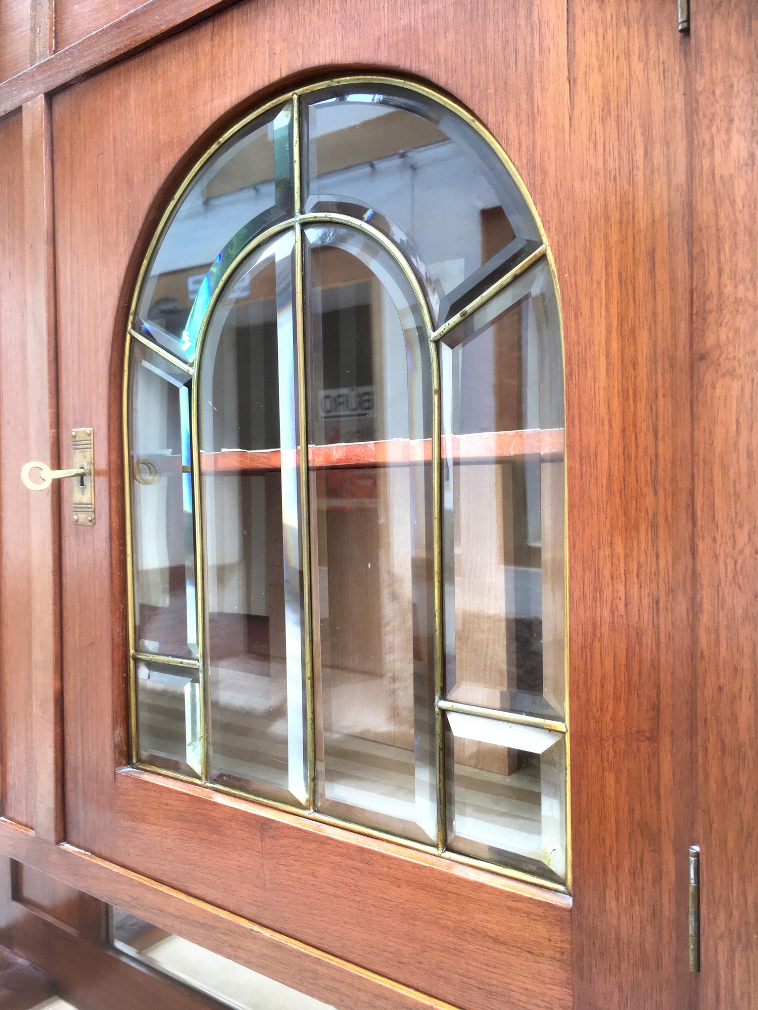 Jugendstil Schrank ArtNouveau secessionistisch Kredenz Vitrine antik Kirschen beschnitzt Jugendstil